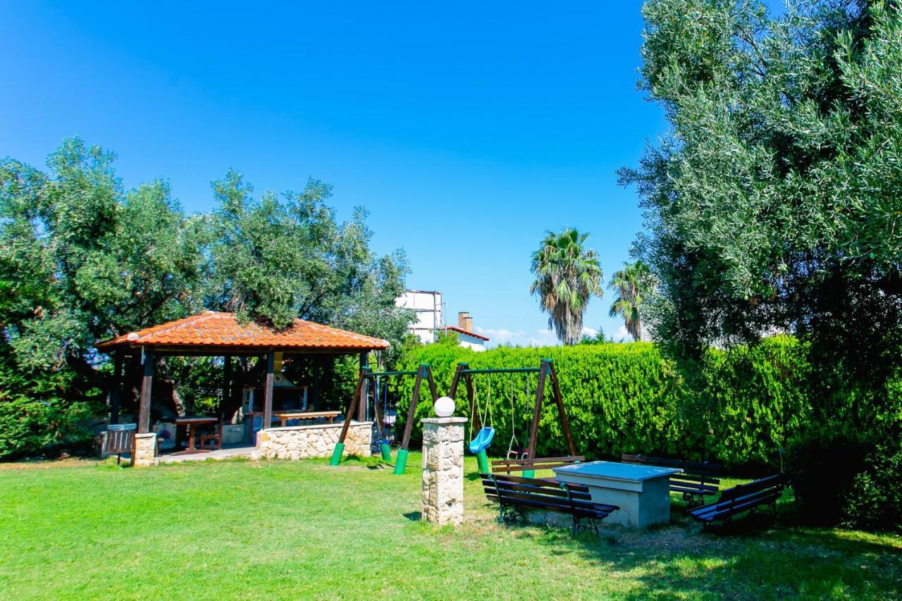 Golden Residence Family Resort Pefkochori Exterior photo