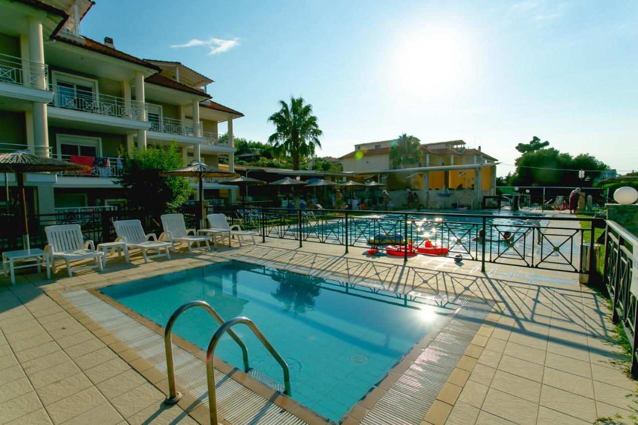 Golden Residence Family Resort Pefkochori Exterior photo