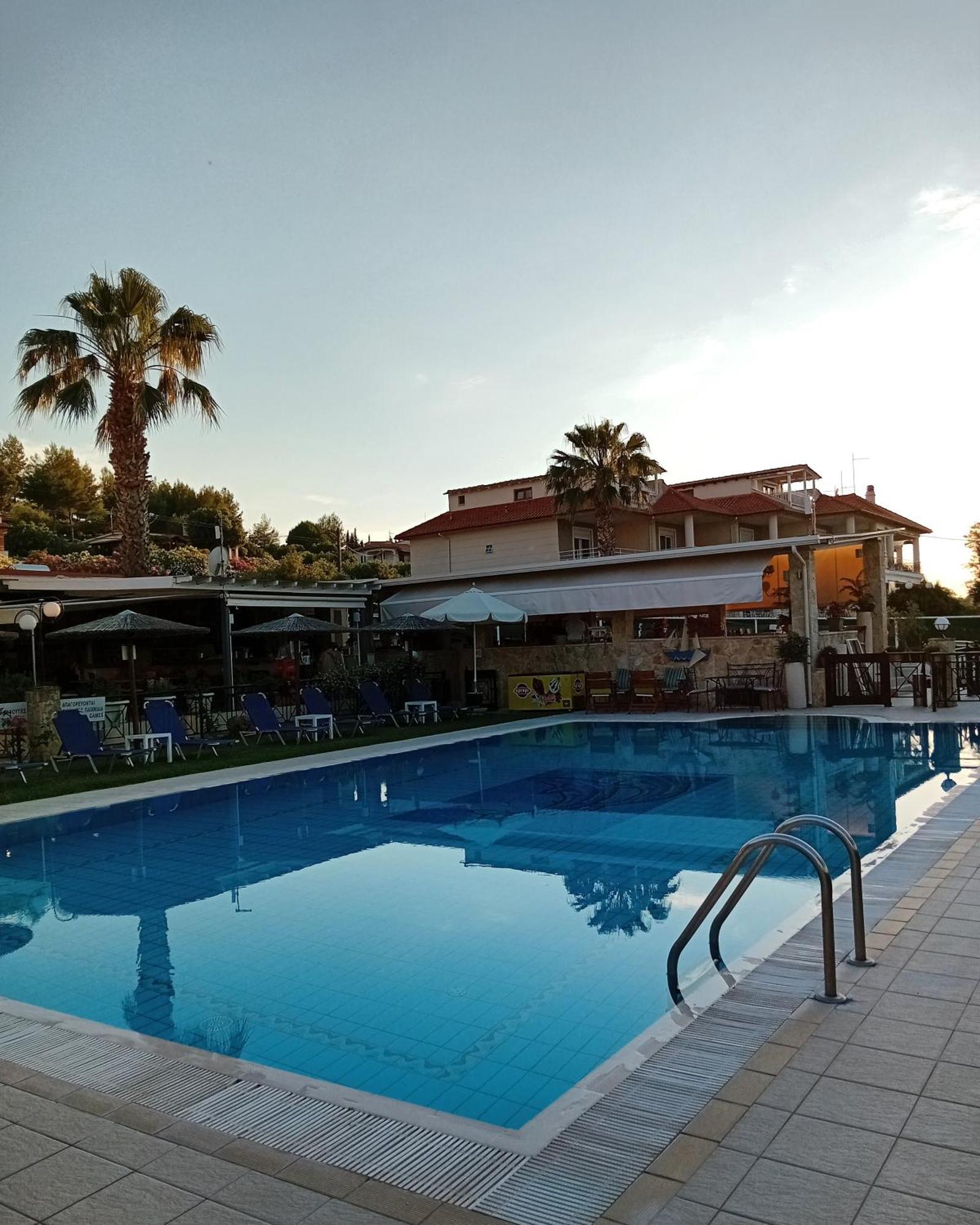 Golden Residence Family Resort Pefkochori Exterior photo
