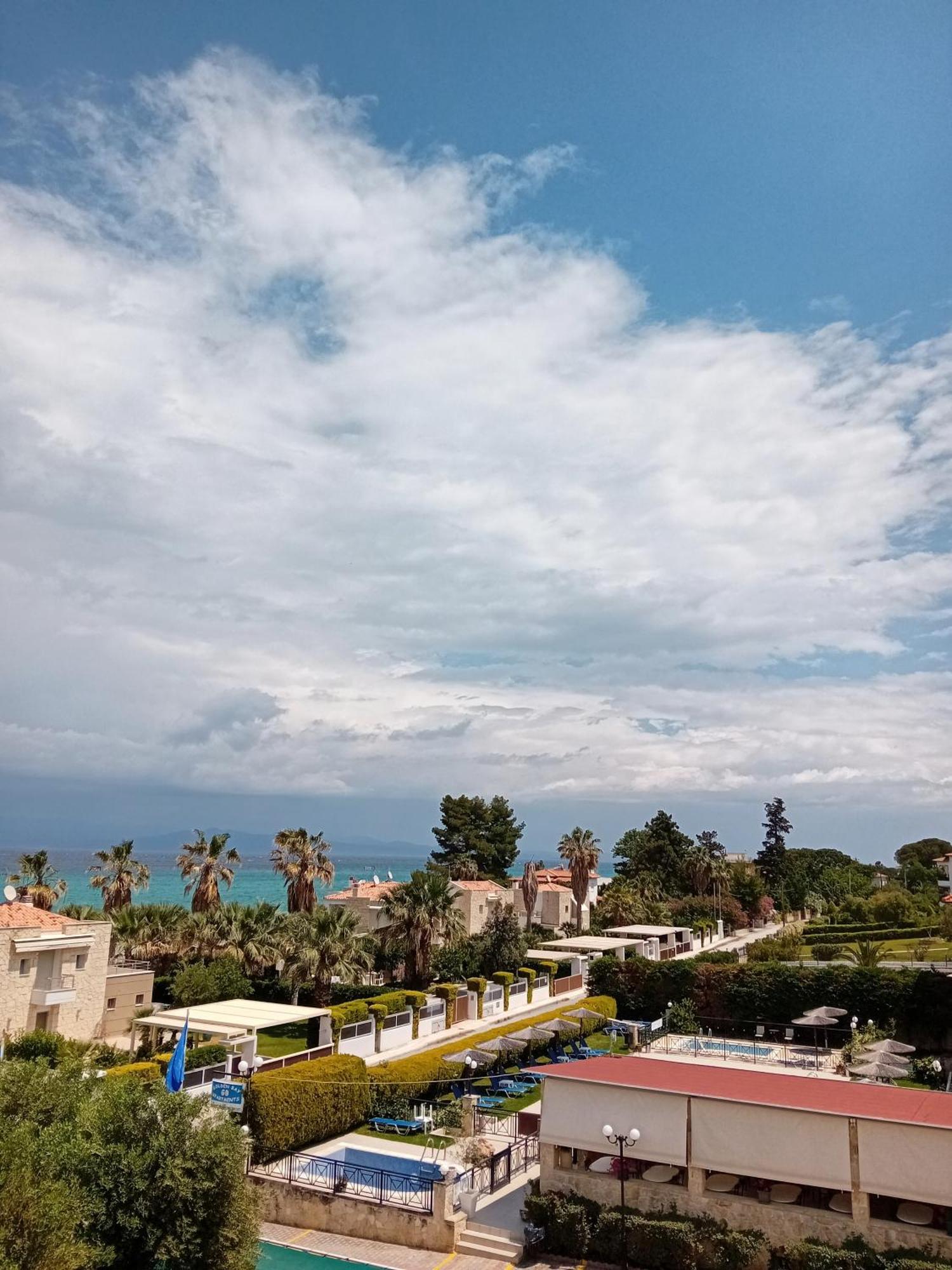 Golden Residence Family Resort Pefkochori Exterior photo