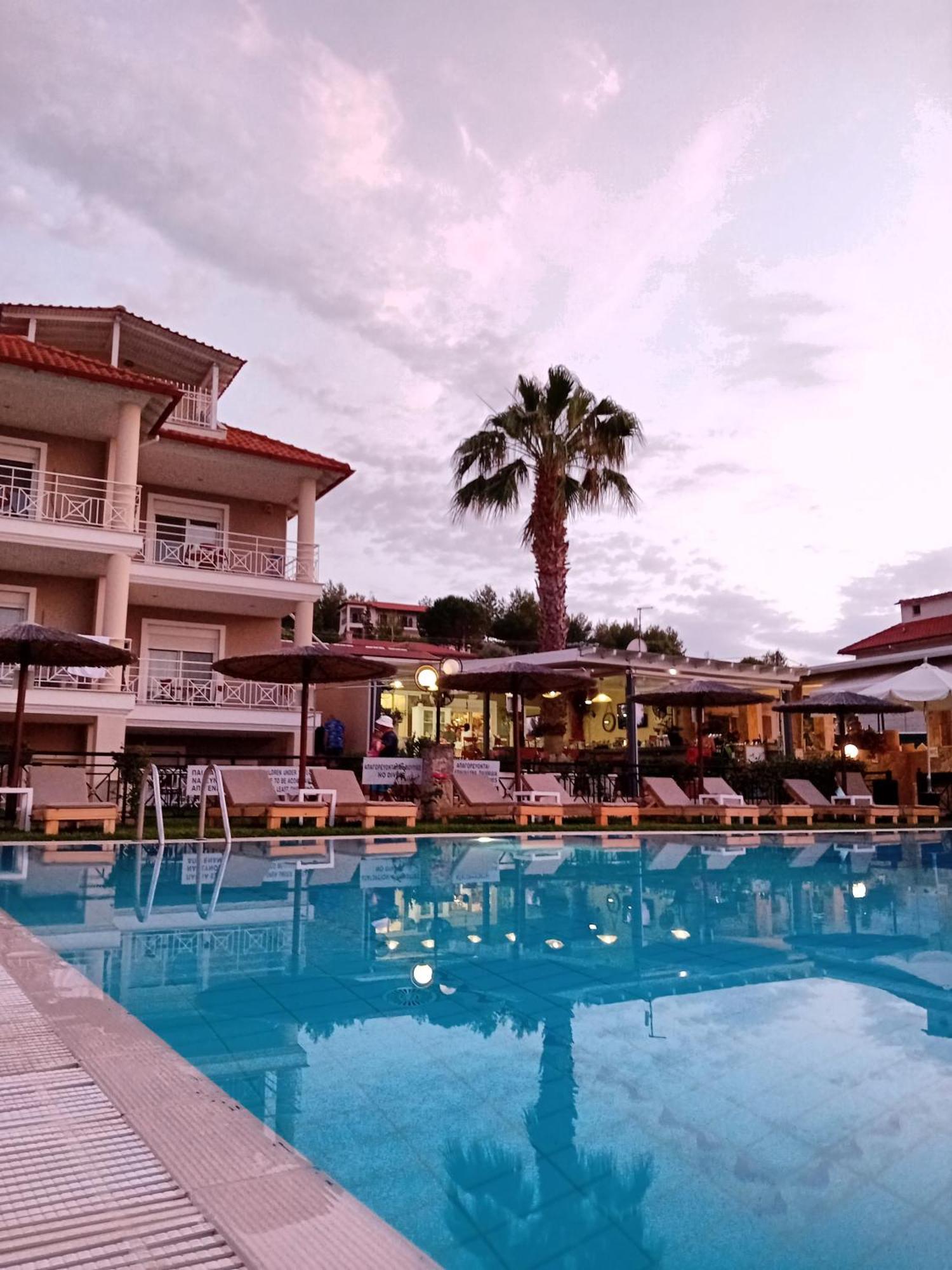 Golden Residence Family Resort Pefkochori Exterior photo