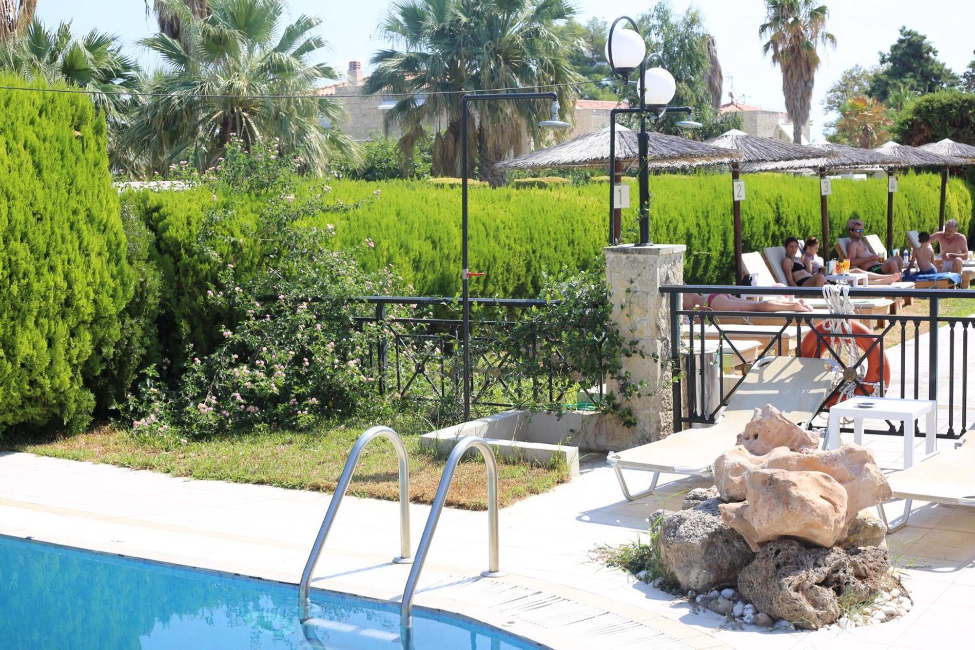 Golden Residence Family Resort Pefkochori Exterior photo