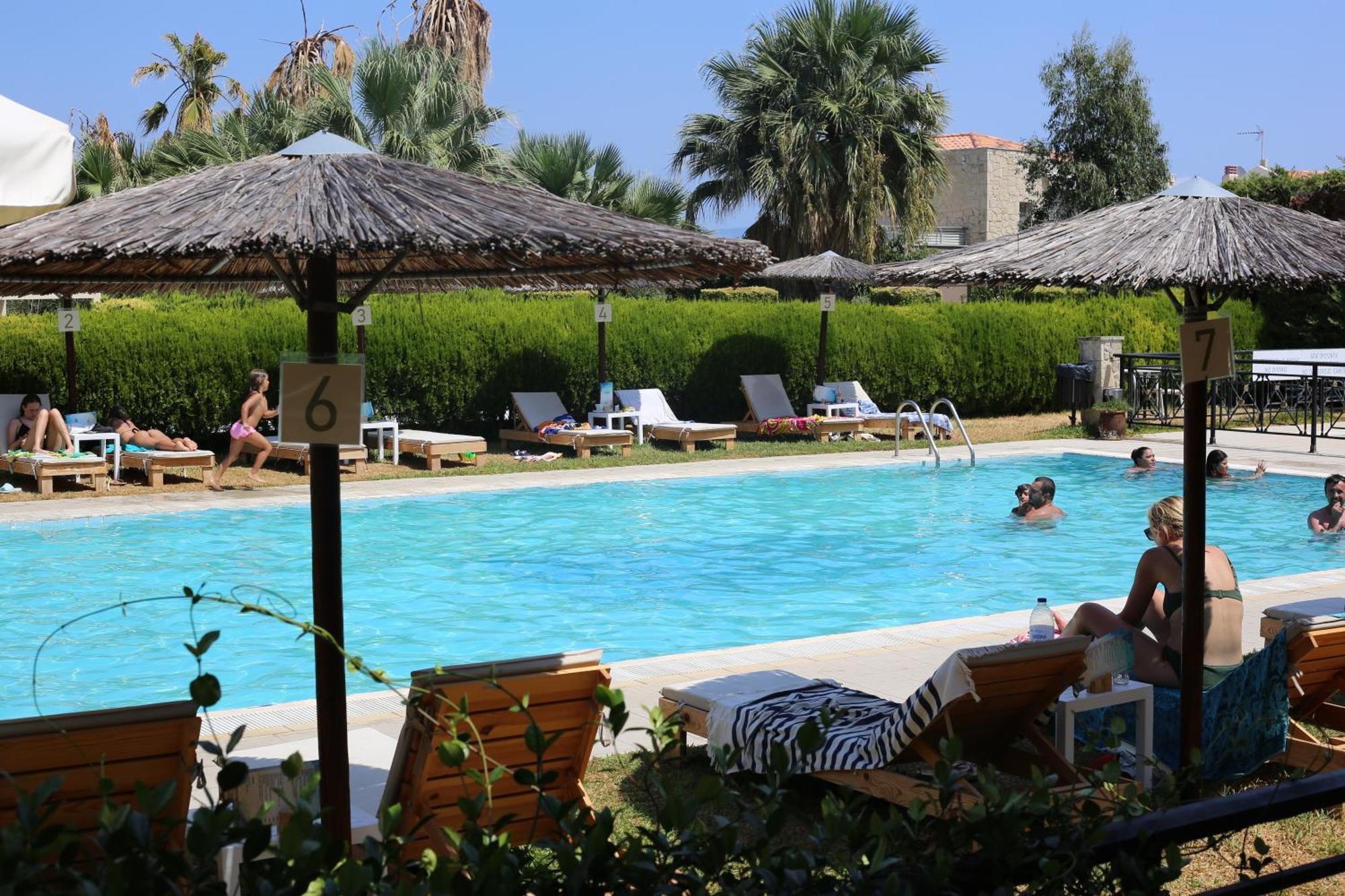 Golden Residence Family Resort Pefkochori Exterior photo