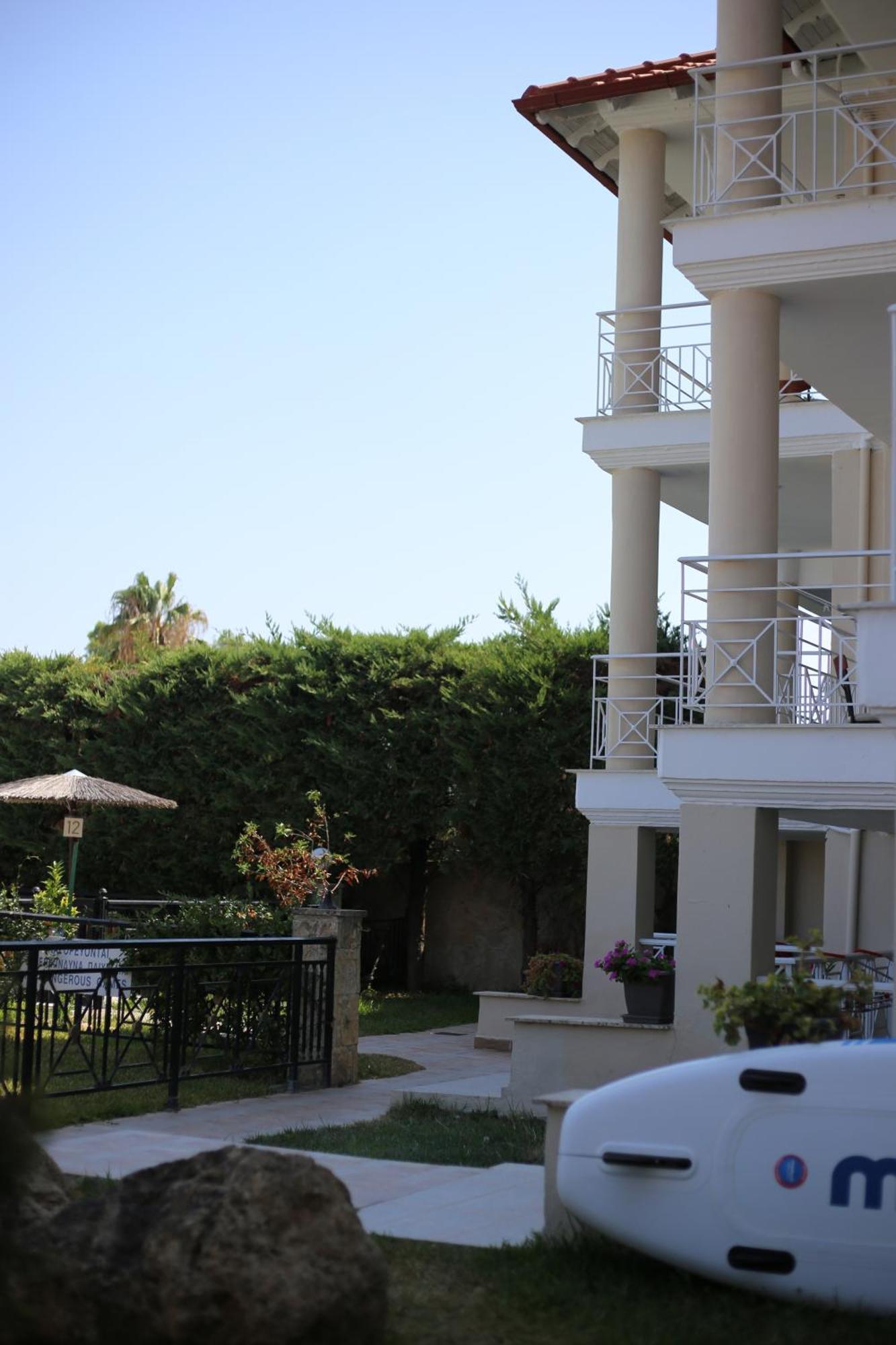 Golden Residence Family Resort Pefkochori Exterior photo